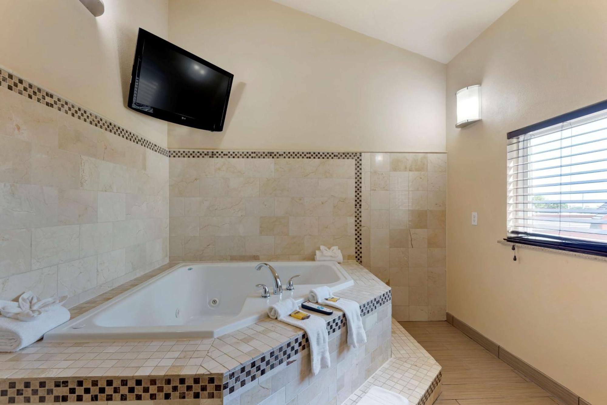 Best Western Plus Arlington North Hotel & Suites Grand Prairie Exterior photo