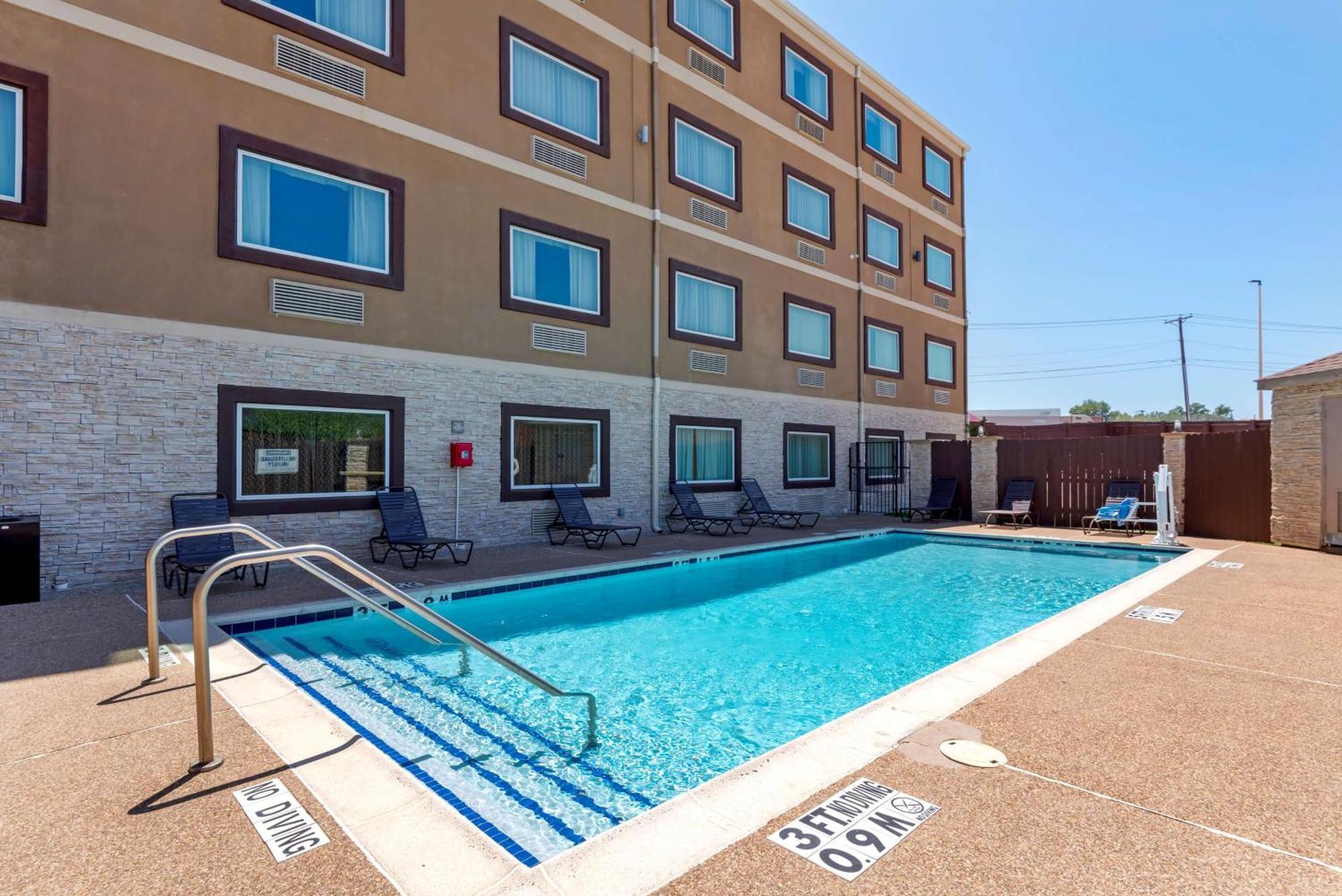 Best Western Plus Arlington North Hotel & Suites Grand Prairie Exterior photo